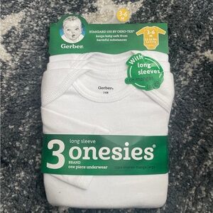 NWT Gerber 3 pack white long sleeve onesies 3-6 months